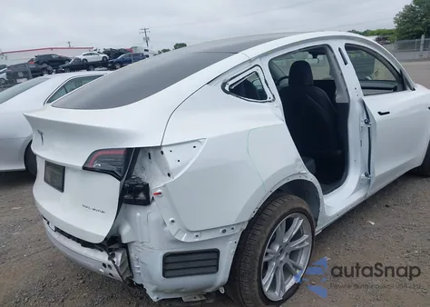 2022 Tesla Model Y Long Range Dual Motor All-Wheel Drive z USA, uszkodzony, nr VIN 7SAYGDEE6NF434428